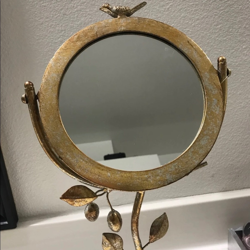 Vanity mirror